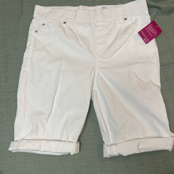 Kim Rogers white Bermuda shorts. Size 6. Elastic waist tummy control - Picture 1 of 7